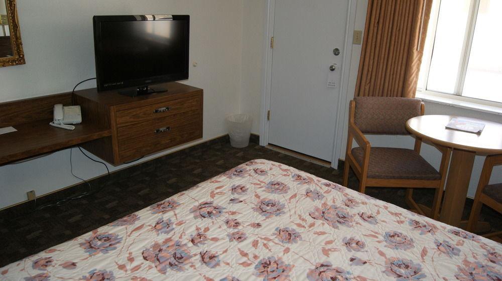 Adventure Motel 2*